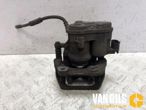 Gebruikte Remklauw (Tang) links-achter BMW 5 serie Touring (F11) 520d 16V Prijs € 60,00 Margeregeling aangeboden door Van Gils Automotive