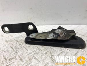 Gebruikte Motorkap Scharnier Opel Meriva 1.4 Turbo 16V ecoFLEX Prijs € 30,00 Margeregeling aangeboden door Van Gils Automotive
