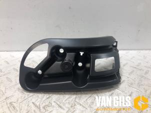 Nieuwe Bumpersteun links-achter Peugeot 2008 (UD/UK/UR/US/UX) 1.2 VTi 12V PureTech 100 Prijs op aanvraag aangeboden door Van Gils Automotive