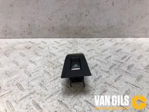 Gebruikte Ruit schakelaar elektrisch BMW X5 (G05) xDrive 45 e iPerformance 3.0 24V Prijs € 48,40 Inclusief btw aangeboden door Van Gils Automotive