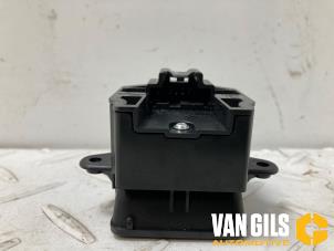 Gebruikte Schakelaar handrem Landrover Range Rover Evoque (LVJ/LVS) 2.0 Si4 240 16V 5-drs. Prijs € 30,00 Margeregeling aangeboden door Van Gils Automotive