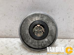 Gebruikte Krukas Poelie Mercedes B (W247) 2.0 B-200d Prijs € 124,99 Margeregeling aangeboden door Van Gils Automotive