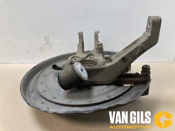 Gebruikte Fusee rechts-achter Audi A8 (D3) 6.0 W12 48V Quattro Prijs € 95,00 Margeregeling aangeboden door Van Gils Automotive