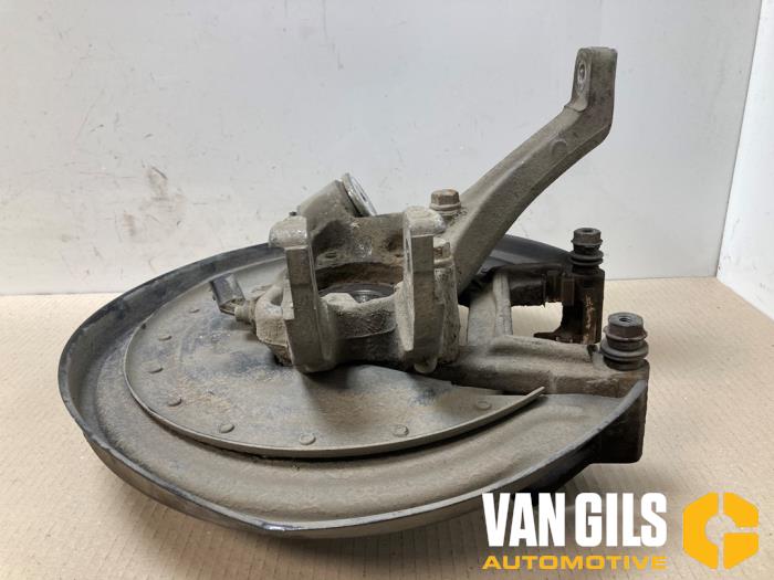 Gebruikte Asschenkel links-achter Audi A8 (D3) 6.0 W12 48V Quattro Prijs € 95,00 Margeregeling aangeboden door Van Gils Automotive