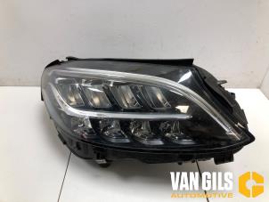 Gebruikte Koplamp rechts Mercedes C (W205) C-300 2.0 EQ Boost Turbo 16V Prijs € 600,00 Margeregeling aangeboden door Van Gils Automotive