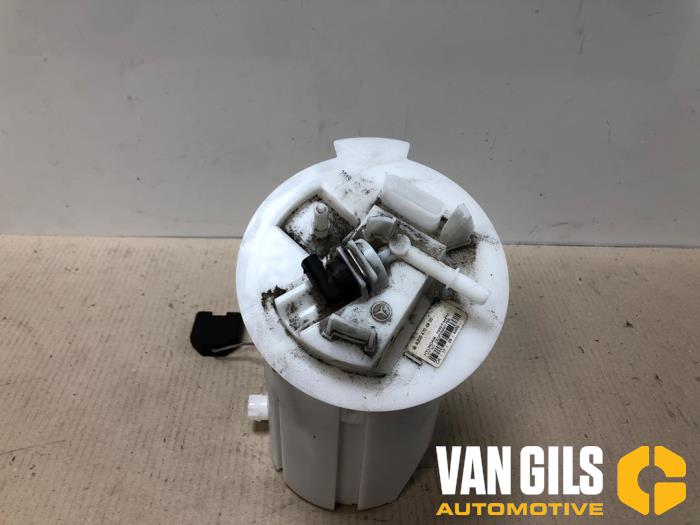 Gebruikte Tank element Pomp Mercedes C (W205) C-300 2.0 EQ Boost Turbo 16V Prijs € 129,99 Margeregeling aangeboden door Van Gils Automotive