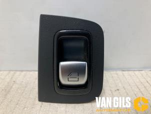 Gebruikte Ruit schakelaar elektrisch Mercedes C (W205) C-300 2.0 EQ Boost Turbo 16V Prijs € 19,99 Margeregeling aangeboden door Van Gils Automotive