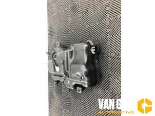 Gebruikte Adblue tank Renault Trafic (1FL/2FL/3FL/4FL) 1.6 dCi 125 Twin Turbo Prijs € 544,50 Inclusief btw aangeboden door Van Gils Automotive