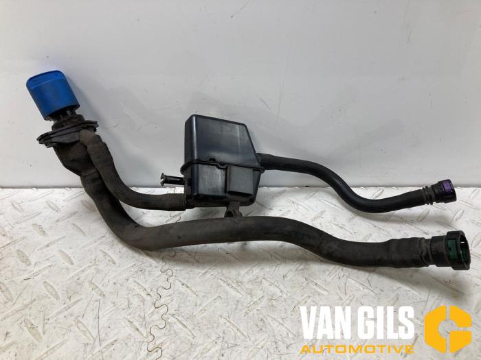 Gebruikte Vulpijp ad-blue tank Audi A4 (B9) 2.0 TDI 16V Prijs € 99,99 Margeregeling aangeboden door Van Gils Automotive