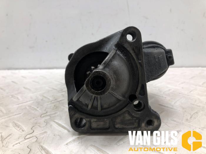 Startmotor van een Renault Trafic New (FL) 1.9 dCi 82 16V 2003