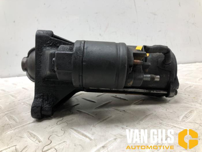 Startmotor van een Renault Trafic New (FL) 1.9 dCi 82 16V 2003
