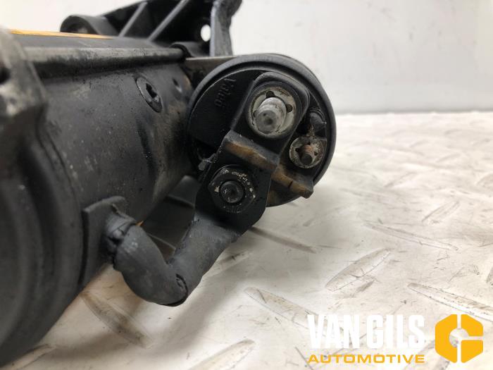 Startmotor van een Renault Trafic New (FL) 1.9 dCi 82 16V 2003
