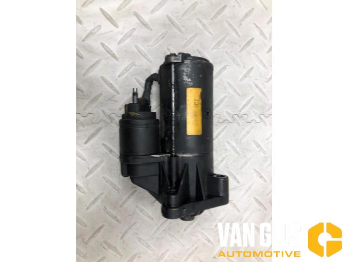 Startmotor van een Renault Trafic New (FL) 1.9 dCi 82 16V 2003
