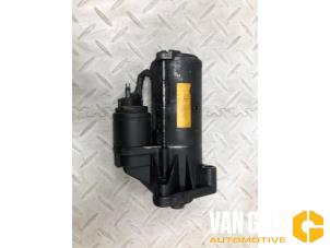 Startmotor van een Renault Trafic New (FL) 1.9 dCi 82 16V 2003