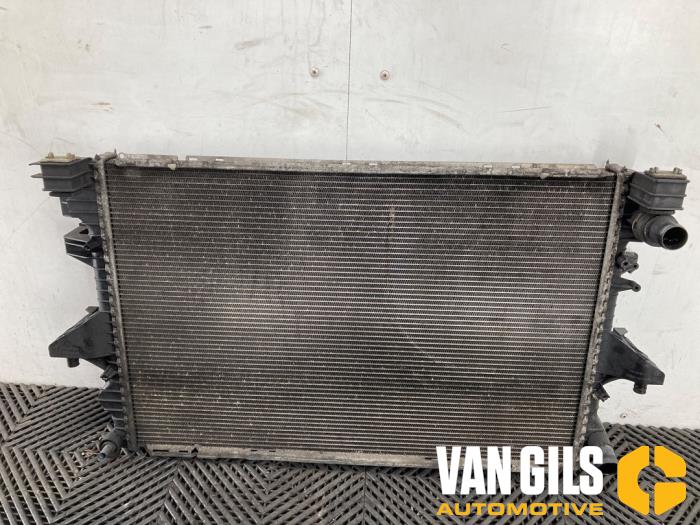 Gebruikte Radiateur Volkswagen Transporter T5 2.5 TDi Prijs € 50,00 Margeregeling aangeboden door Van Gils Automotive
