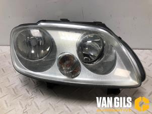 Gebruikte Rechter Koplamp Volkswagen Caddy III (2KA,2KH,2CA,2CH) 2.0 SDI Prijs € 75,00 Margeregeling aangeboden door Van Gils Automotive