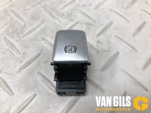 Gebruikte Handrem schakelaar Mercedes C (W205) C-300 2.0 EQ Boost Turbo 16V Prijs € 14,99 Margeregeling aangeboden door Van Gils Automotive