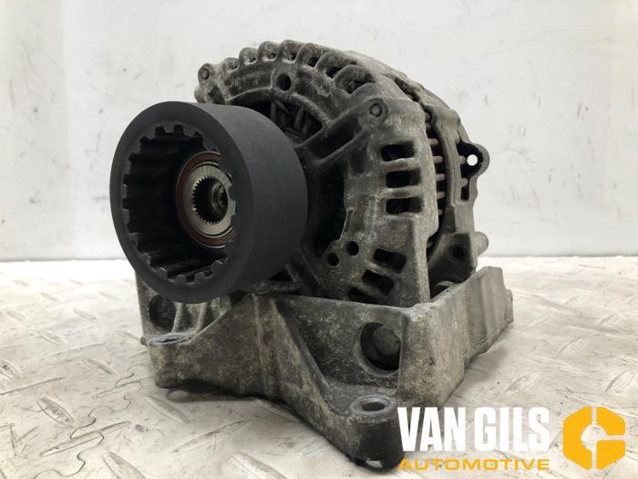 Gebruikte Dynamo Volkswagen Transporter T5 2.5 TDi PF Prijs € 75,00 Margeregeling aangeboden door Van Gils Automotive