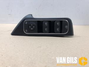 Gebruikte Elektrisch Raam Schakelaar Mercedes B (W247) 2.0 B-200d Prijs € 74,99 Margeregeling aangeboden door Van Gils Automotive