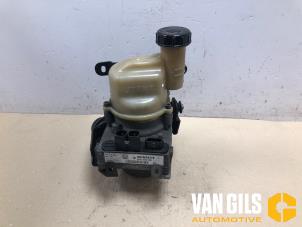 Gebruikte Pomp Servo Dacia Dokker Express (8S) 1.6 Prijs op aanvraag aangeboden door Van Gils Automotive