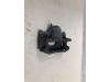 Peugeot 108 1.0 12V VVT-i Remklauw (Tang) links-voor