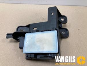 Gebruikte Radar sensor Renault Arkana (RJLL) 1.6 E-Tech 145 16V Prijs € 199,99 Margeregeling aangeboden door Van Gils Automotive