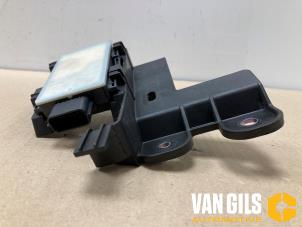 Gebruikte Radar sensor Renault Arkana (RJLL) 1.6 E-Tech 145 16V Prijs € 199,99 Margeregeling aangeboden door Van Gils Automotive
