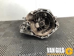 Gebruikte Versnellingsbak Opel Corsa D 1.4 16V Twinport Prijs € 249,99 Margeregeling aangeboden door Van Gils Automotive