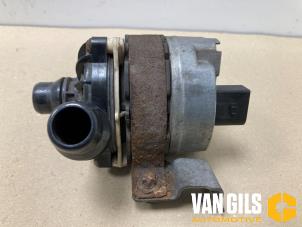 Gebruikte Waterpomp Mercedes E-Klasse AMG (W213) 4.0 E-63 S AMG V8 Turbo 4-Matic+ Prijs op aanvraag aangeboden door Van Gils Automotive