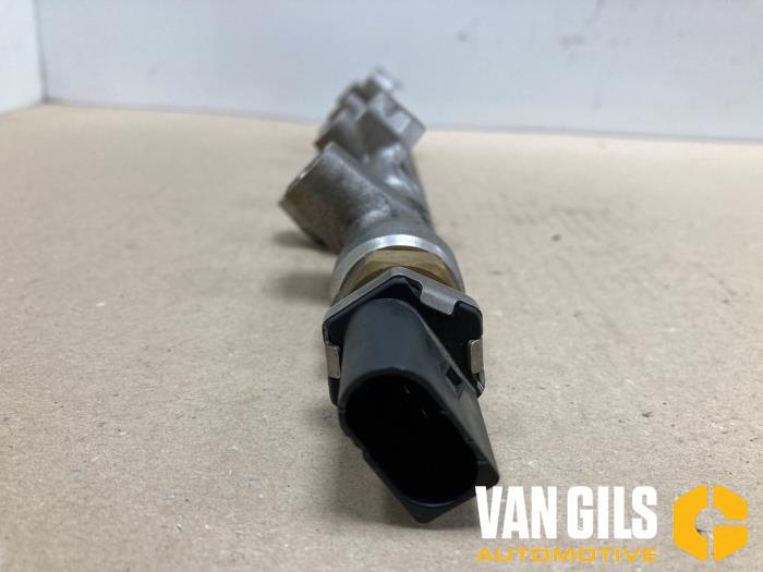 Gebruikte Injector brug Seat Leon (5FB) 1.5 TSI 16V Prijs € 49,95 Margeregeling aangeboden door Van Gils Automotive