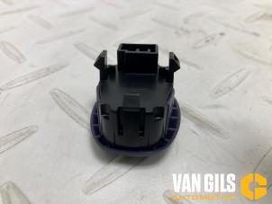 Gebruikte Lichtsensor Volvo S60 III (ZS) 2.0 T4 16V Prijs op aanvraag aangeboden door Van Gils Automotive