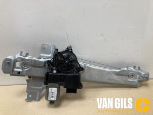 Gebruikte Ruitmechaniek 4Deurs links-achter Peugeot 2008 (CU) 1.2 12V e-THP PureTech 110 Prijs € 45,00 Margeregeling aangeboden door Van Gils Automotive