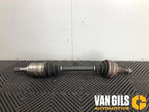 Gebruikte Aandrijfas links-voor Renault Master II (FD/HD) 2.5 dCi 16V 100 Prijs op aanvraag aangeboden door Van Gils Automotive