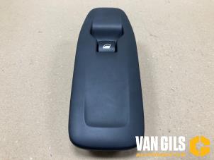 Gebruikte Raam schakelaar elektrisch Peugeot 2008 (CU) 1.2 12V e-THP PureTech 110 Prijs € 20,00 Margeregeling aangeboden door Van Gils Automotive