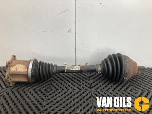 Gebruikte Aandrijfas links-voor Volkswagen Touran (5T1) 2.0 TDI 150 Prijs € 75,00 Margeregeling aangeboden door Van Gils Automotive