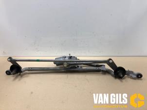 Gebruikte Ruitenwismotor + Mechaniek Toyota Land Cruiser (J15) 2.8 D-4D 16V Prijs op aanvraag aangeboden door Van Gils Automotive