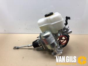 Gebruikte Rembekrachtiger Toyota Land Cruiser (J15) 2.8 D-4D 16V Prijs € 900,00 Margeregeling aangeboden door Van Gils Automotive
