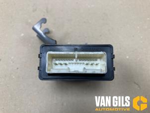 Gebruikte Ruitenwisser Module Toyota Land Cruiser (J15) 2.8 D-4D 16V Prijs op aanvraag aangeboden door Van Gils Automotive