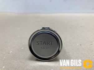 Gebruikte Contactslot Schakelaar Peugeot 308 (L3/L8/LB/LH/LP) 1.2 12V e-THP PureTech 130 Prijs op aanvraag aangeboden door Van Gils Automotive