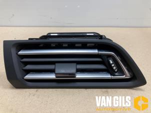 Gebruikte Luchtrooster Dashboard Peugeot 308 (L3/L8/LB/LH/LP) 1.2 12V e-THP PureTech 130 Prijs € 20,00 Margeregeling aangeboden door Van Gils Automotive