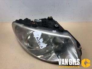 Gebruikte Koplamp rechts Chrysler Voyager/Grand Voyager (RG/RS) 2.8 CRD 16V Autom. Prijs op aanvraag aangeboden door Van Gils Automotive