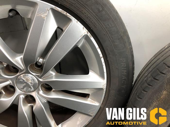 Sportvelgen Set van een Peugeot 308 SW (L4/L9/LC/LJ/LR) 1.6 BlueHDi 120 2015