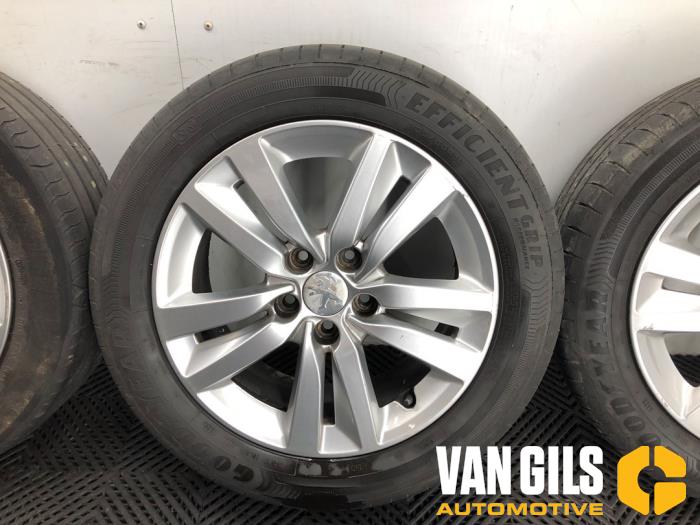 Sportvelgen Set van een Peugeot 308 SW (L4/L9/LC/LJ/LR) 1.6 BlueHDi 120 2015