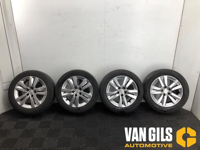 Sportvelgen Set van een Peugeot 308 SW (L4/L9/LC/LJ/LR) 1.6 BlueHDi 120 2015