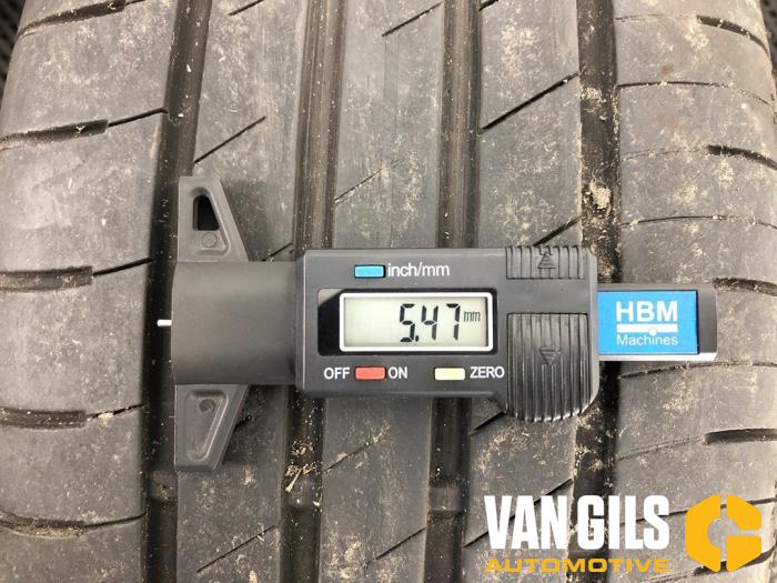 Sportvelgen Set van een Peugeot 308 SW (L4/L9/LC/LJ/LR) 1.6 BlueHDi 120 2015