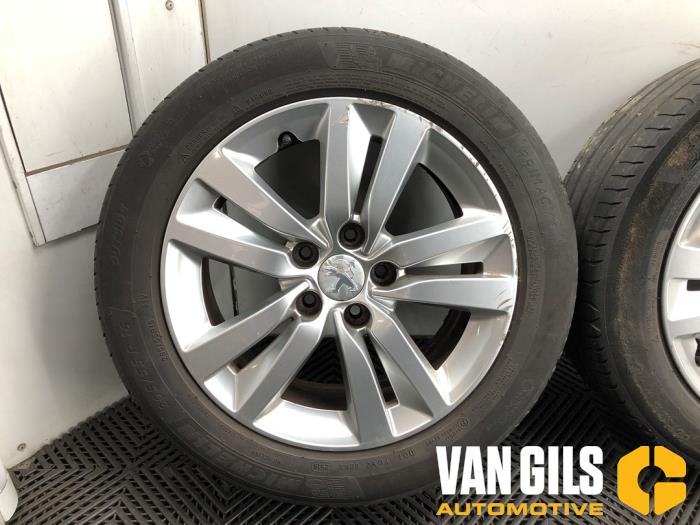 Sportvelgen Set van een Peugeot 308 SW (L4/L9/LC/LJ/LR) 1.6 BlueHDi 120 2015