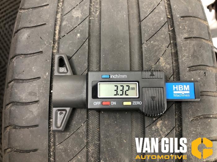 Sportvelgen Set van een Peugeot 308 SW (L4/L9/LC/LJ/LR) 1.6 BlueHDi 120 2015