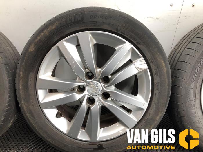 Sportvelgen Set van een Peugeot 308 SW (L4/L9/LC/LJ/LR) 1.6 BlueHDi 120 2015