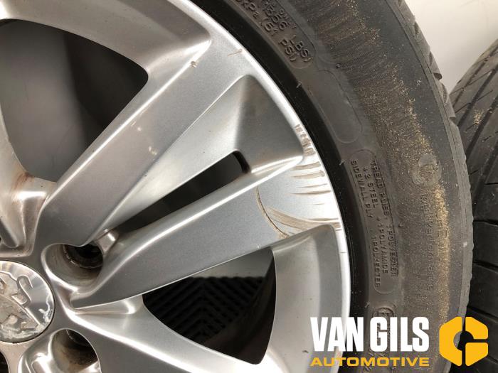 Sportvelgen Set van een Peugeot 308 SW (L4/L9/LC/LJ/LR) 1.6 BlueHDi 120 2015