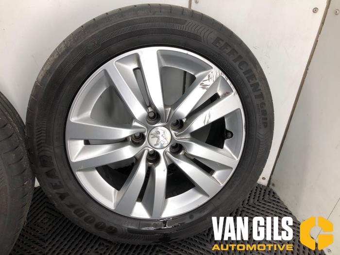 Sportvelgen Set van een Peugeot 308 SW (L4/L9/LC/LJ/LR) 1.6 BlueHDi 120 2015